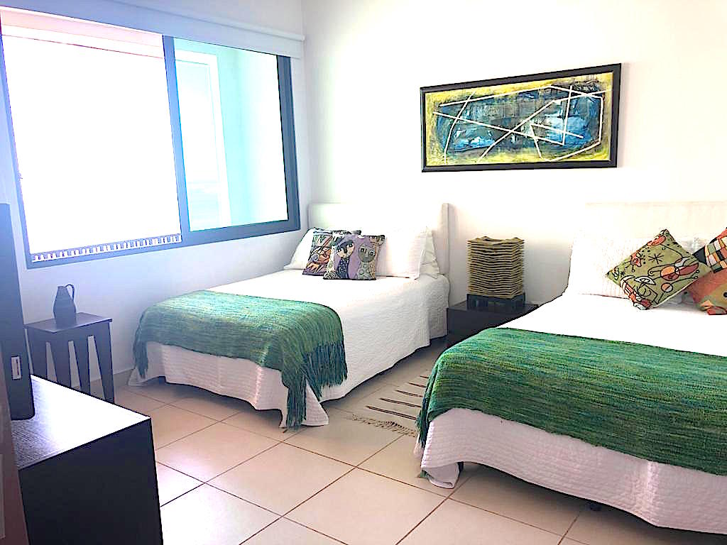 2 Rooms Rooms,2 BathroomsBathrooms,House,1363