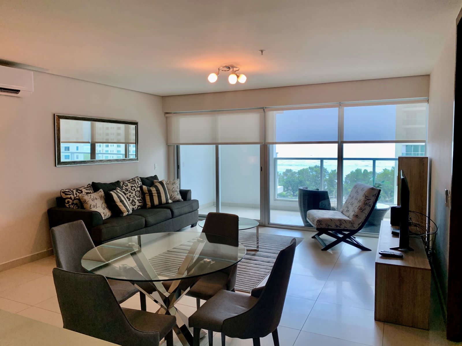 2 Bedrooms Bedrooms, ,2 BathroomsBathrooms,Apartment,RENT/ALQUILER,1741