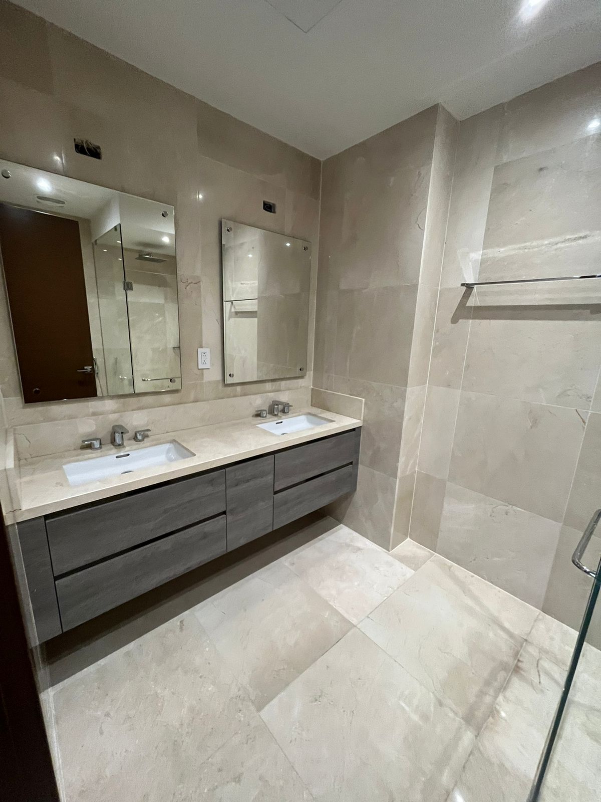4 Bedrooms Bedrooms, ,4 BathroomsBathrooms,Apartment,SALE/RENTAL,1764